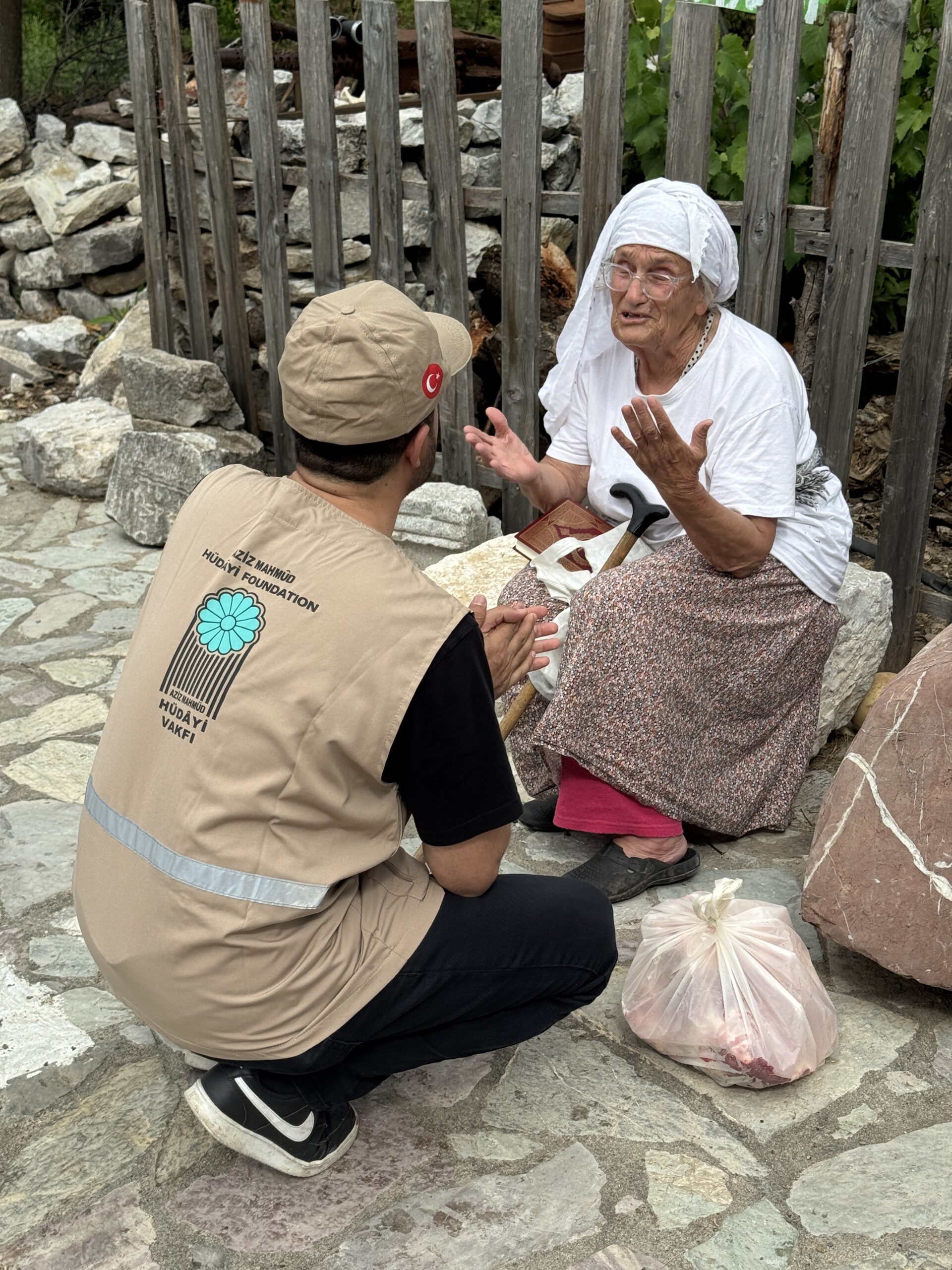 Tradita e therjes dhe shpërndarjes së kurbaneve pranë familjeve dhe shtresave në nevojë