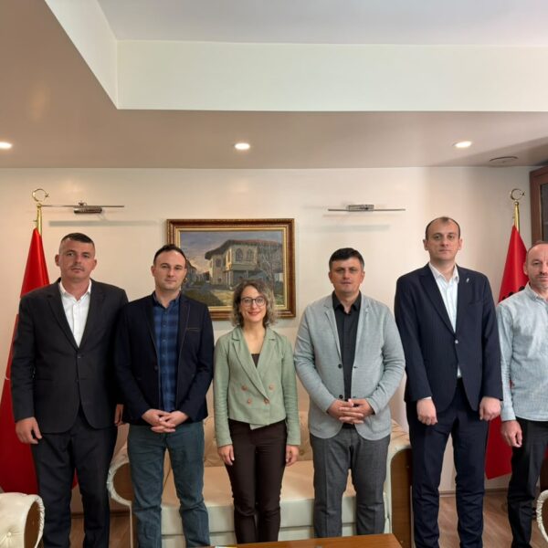 Delegacioni i Kryesisë së Turqve Jashtë vendit dhe Komuniteteve Mike (YTB) viziton Shoqatën Istanbul